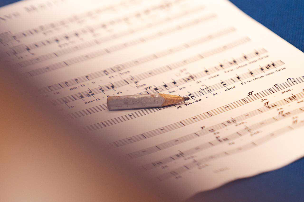 foto-detail-notenblatt-bleistift-foederverein-bdb-musikakademie Notenblatt mit Bleistift, Förderverein BDB-Musikakademie, Foto: Frank Tusch